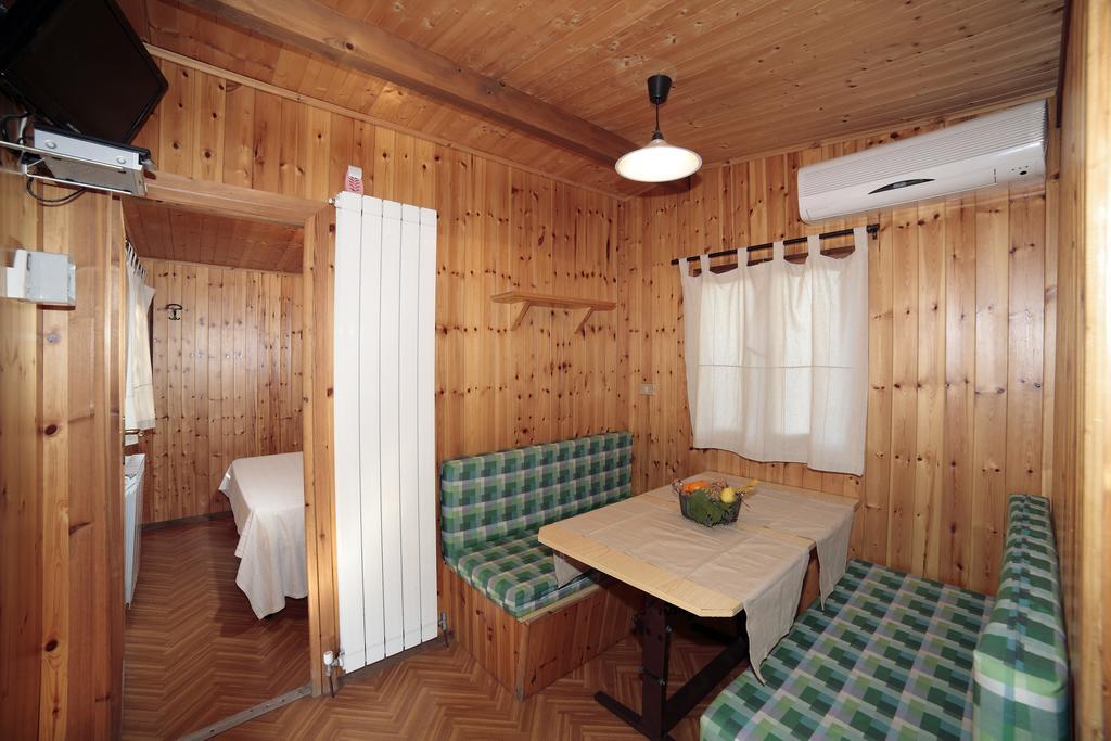 Il Frantoio Camping San Bartolomeo Al Mare Pokoj fotografie